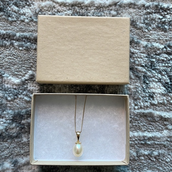 New in box - Macy's Freshwater Pearl Pendant Necklace - Picture 9 of 12